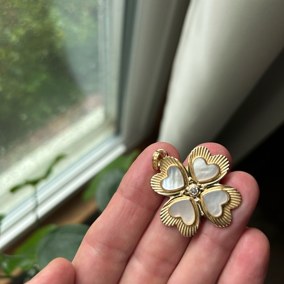 Jane Win Gold Clover Heart charm - Picture 4 of 5